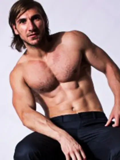 28 yo brunette Alessandro20Cm.