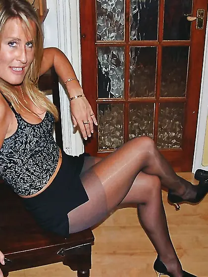 HOT AND SEXY MATURE LADIES - 5