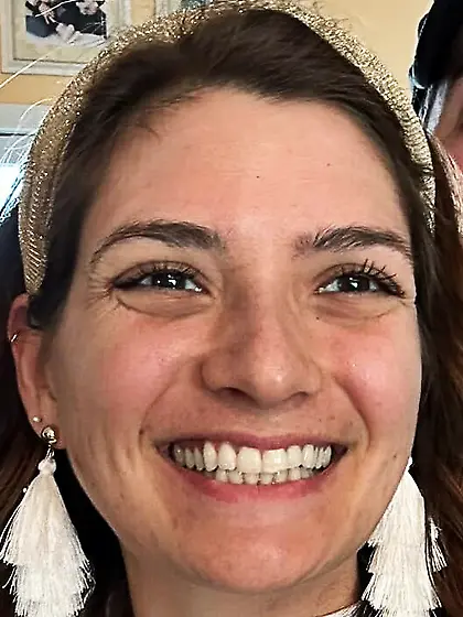 Grace sexy non-nude chick beautiful feet/face/legs