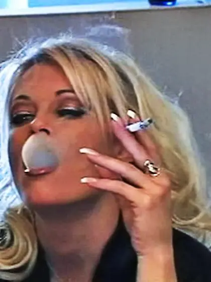 Fine blonde milf shows