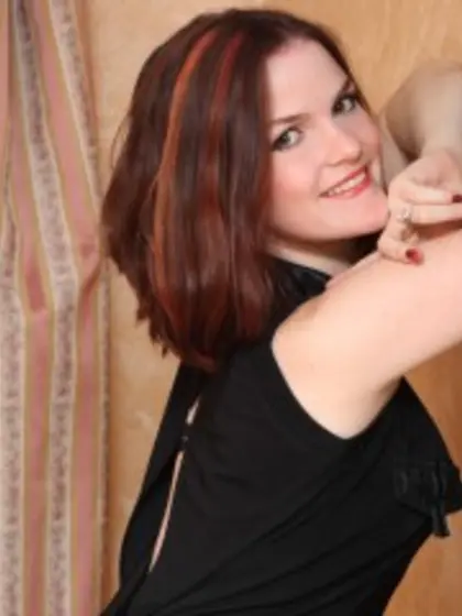 Brunette girlsunonline perform dancing