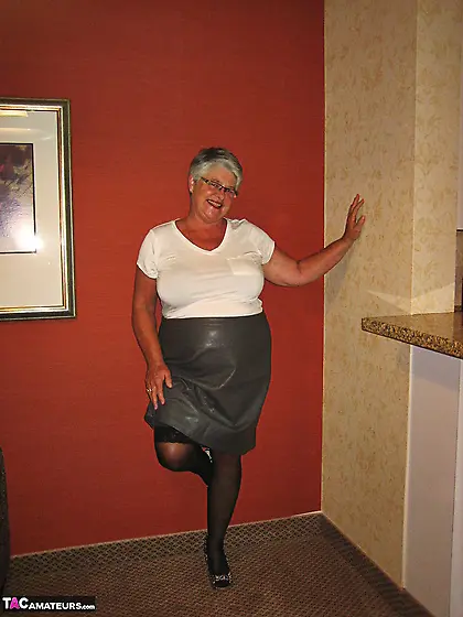 Granny white enjoys stripping