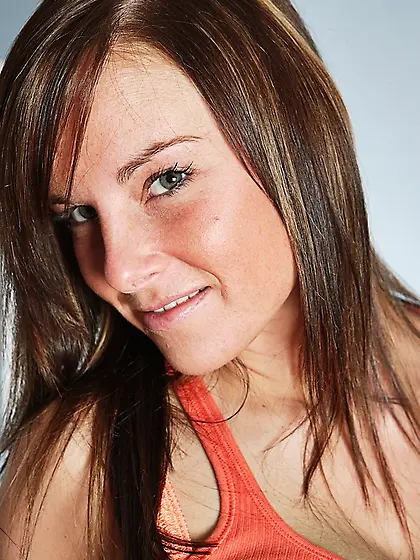 Luscious brunette peels peach