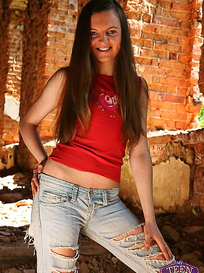 Slender teen lady Naney Nubiles gets her pink hole banged in the