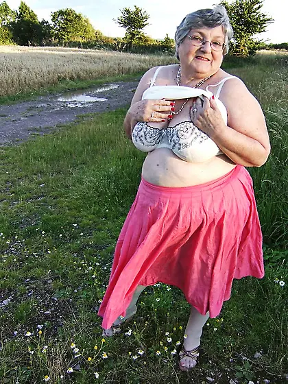 Flashing exhibitionist grandma libby