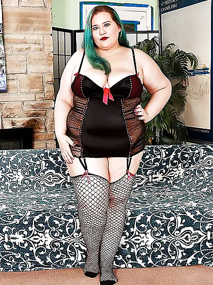 Pretty plumper Becky Butterfly gets pussy pounded