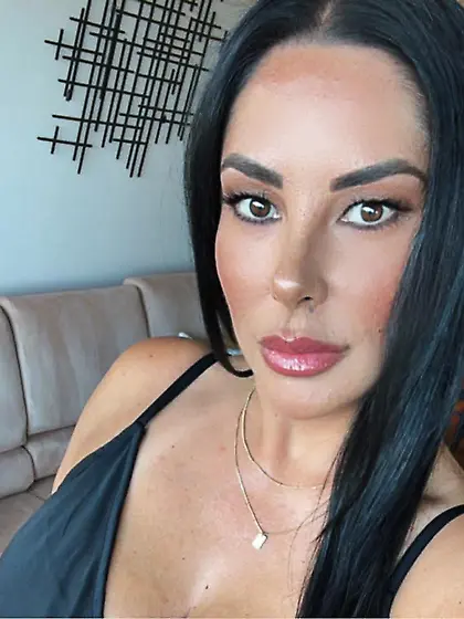 The lesbo footage Michelle hopes you forgot about