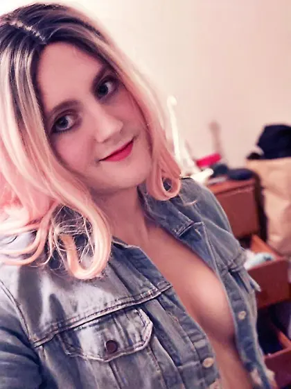 Pretty Tranny Shows Some Boob