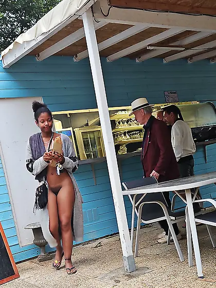 All girls take naked pictures for the right man.