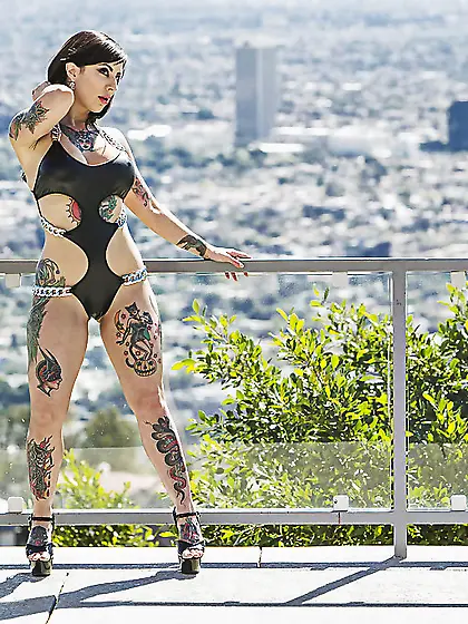 American model big wet butts anal