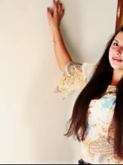 Brunette chicnlovely perform dancing