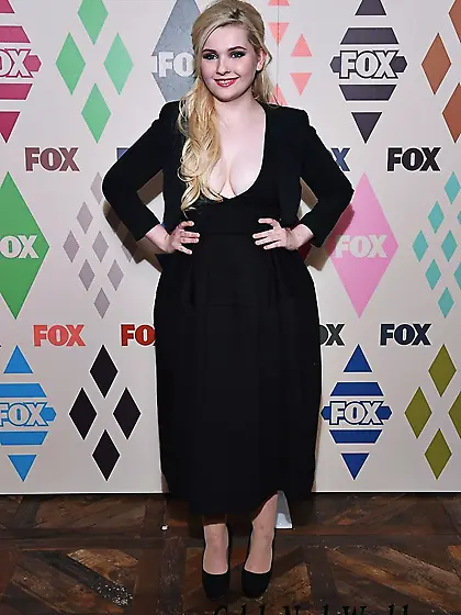 Abigail Breslin Cleavage Photos