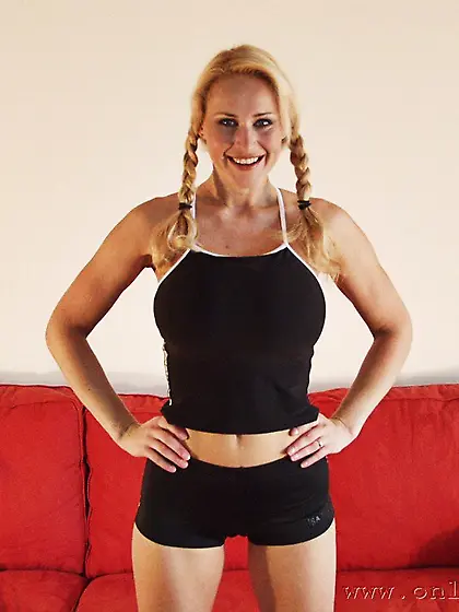 Sporty doll Katarina in braids gets nekkid and lets us admire he