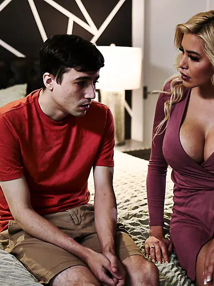 Fantastic blondie Caitlin Bell gets nicely fucked in bed