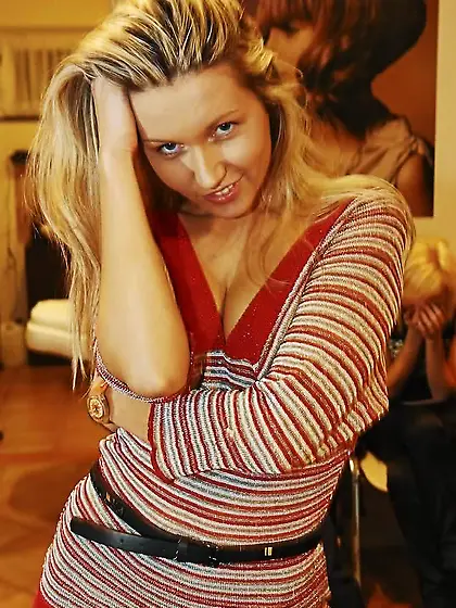 Super lusty blonde beauty