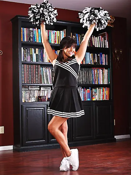 Brunette cheerleader Sadie West gets cumblowed after riding cock