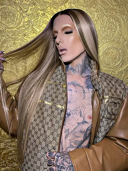 Jeffree Star tattooed makeup twink