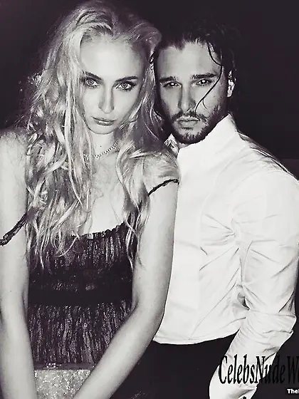 Sophie Turner and Maisie Williams Nude