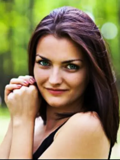 22 yo redhead Daenerys.