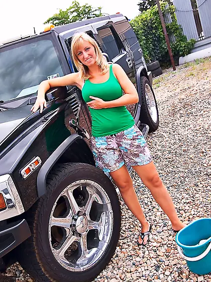 Bare mommy milkers are being showcased in a hot fashion too