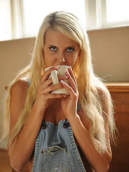 Flexible big tits solo