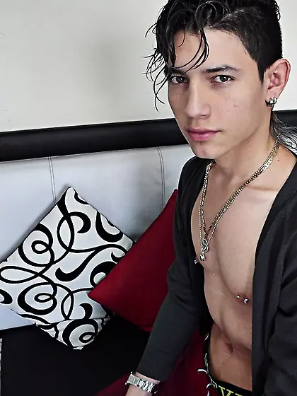 Latin young man angeldemonsXX1 like to snapshot