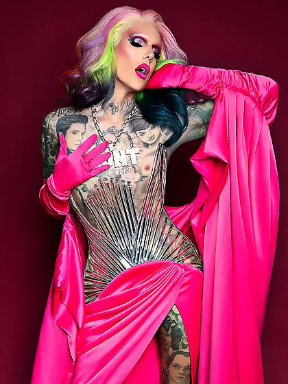Jeffree Star tattooed makeup twink