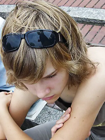 Downblouse Teenager Chicks