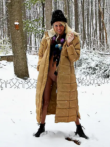 Very hot blonde girl Brynn Tyler stays absolutely naked on a col