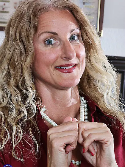 Saggy tits stockings milf