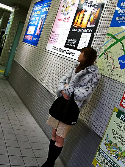 Hottest oriental girlie Koyuki Idols doesn???t mind showing off