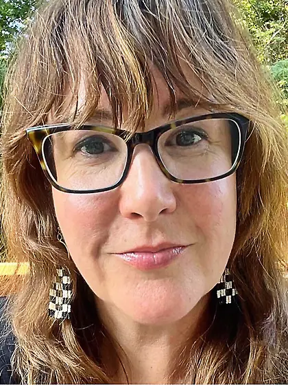 April gets her nipple kissed while flashing