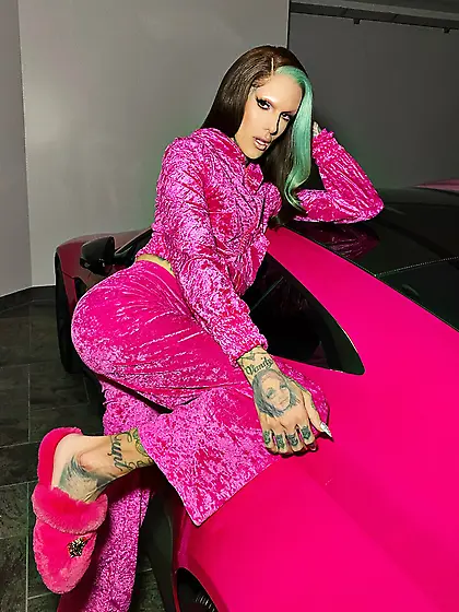 Jeffree Star tattooed makeup twink