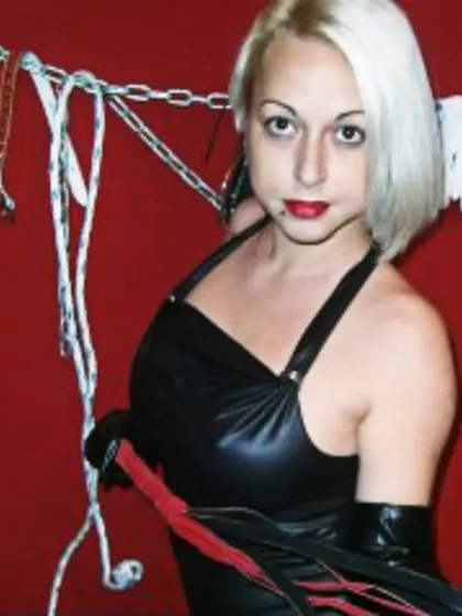 Blonde ambra perform anal