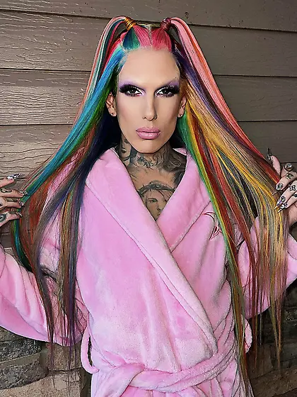 Jeffree Star tattooed makeup twink