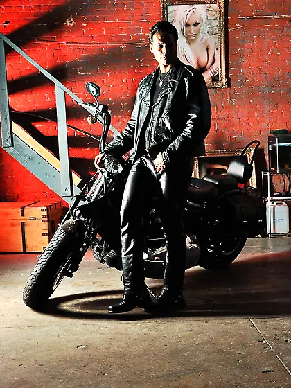 Strong man is fucking this busty bimbo Phoenix Marie???s pussy o