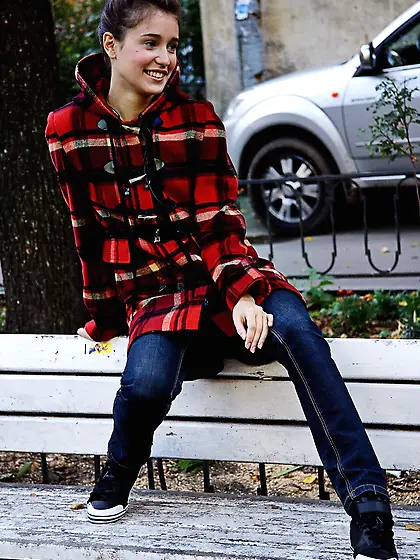 Nicole felt bored sitting