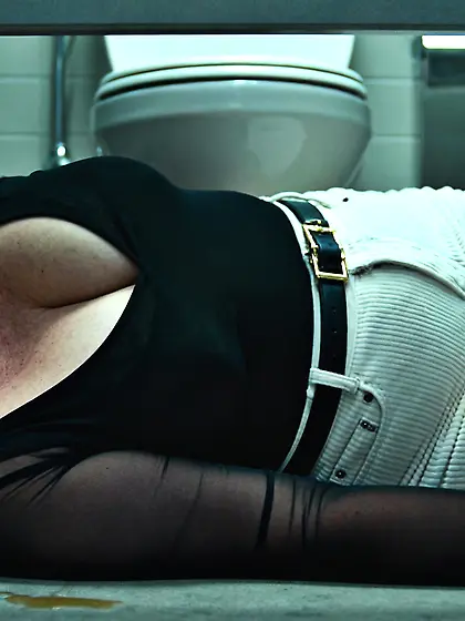 Gilf auf der Toilette fertig gemacht