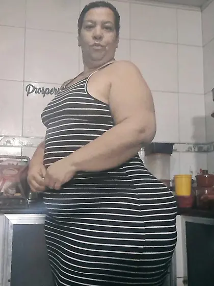 Hermosa Nalgona Latina