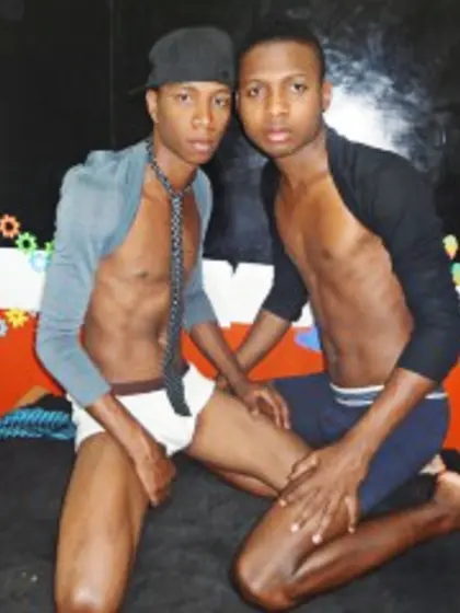 Brunette 2guyshornyxxx 2guyshornyxxxx perform