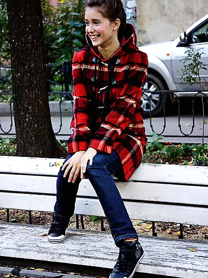 Nicole felt bored sitting