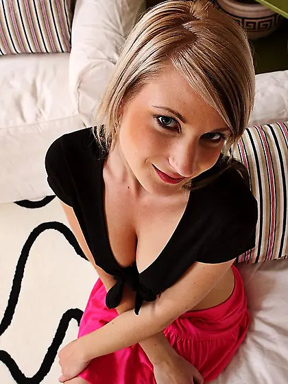 With the softcore session of this blonde Kylie Rock will you enj