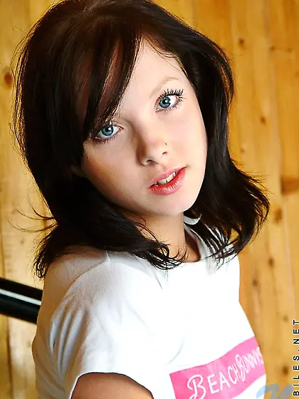 Shaved Pussy Kristen