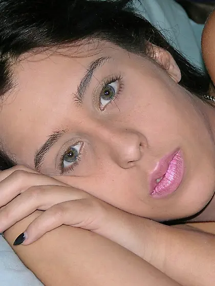 LOLA- 1, 500 HIGH-RES PICS - (2000X1600) - WEBSITE LINK