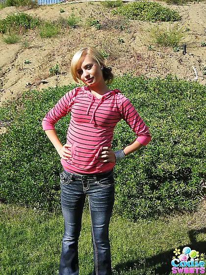 Fragile teen wench takes off clothes to show her small tits and