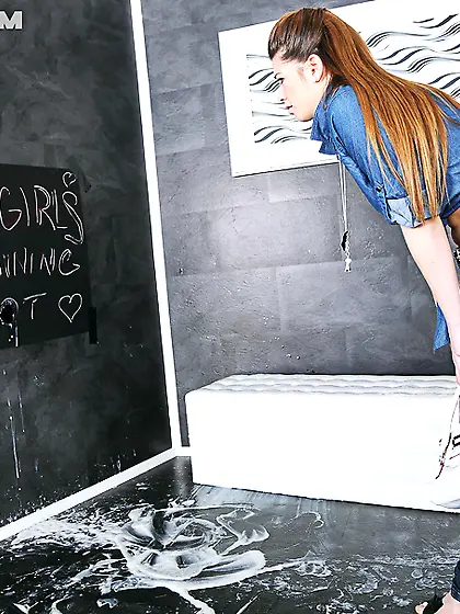 Red cutie jeans blowing