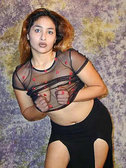 Chubby bitch squatting display