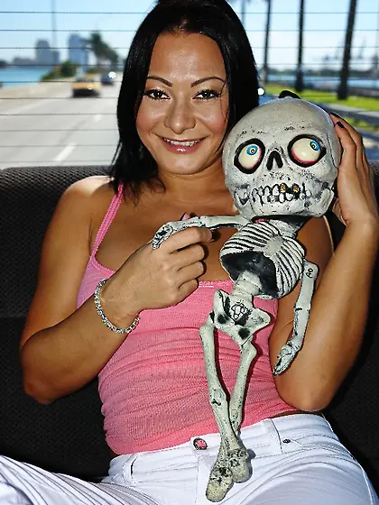 Sandra Romain takes her sexy blue pants off and rides her lover&