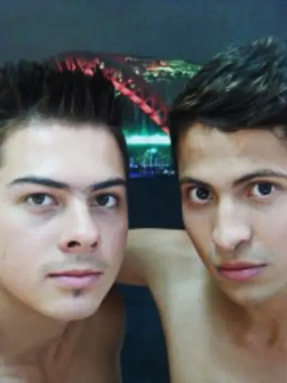 Brunette jhon aprodithe perform