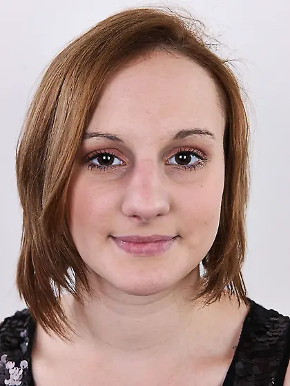 Fleshy sexy chick shows